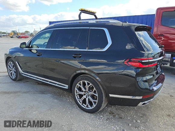2024 BMW X7 xDrive40i z VIN 5UX23EM09R9V90469, wystawiony jako Copart lot #56997145 z przebiegiem 29 827 mil mil oraz Czysty tytuł • Clean title. Historia ofert i sprzedaży dostępna na DreamBid. Obrazek 2.