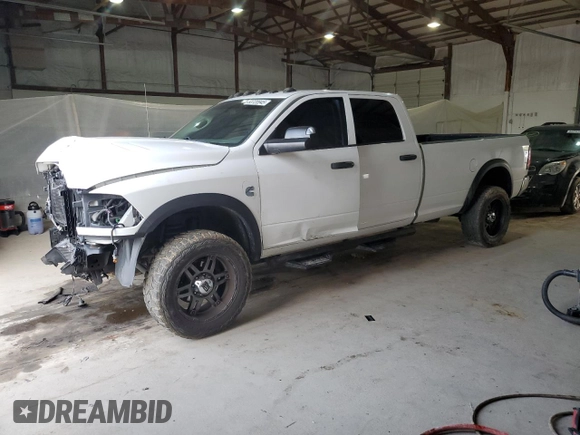 2015 Ram 2500 Tradesman z VIN 3C6UR5HL6FG640275, wystawiony jako Copart lot #53720945 z przebiegiem 153 842 mil mil oraz Szkoda całkowita • Salvage title. Historia ofert i sprzedaży dostępna na DreamBid. Obrazek 1.