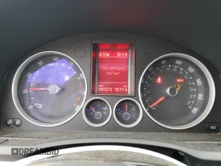 2008 Volkswagen GTI z VIN WVWEV71K58W243912, wystawiony jako Copart lot #71372864 z przebiegiem 101 272 mil mil oraz Czysty tytuł • Clean title. Historia ofert i sprzedaży dostępna na DreamBid. Obrazek 9.