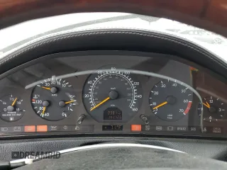 1998 Mercedes-Benz SL z VIN WDBFA76F6WF165874, wystawiony jako Copart lot #53392195 z przebiegiem 141 126 mil mil oraz Tytuł czysty. Historia ofert i sprzedaży dostępna na DreamBid. Obrazek 9.