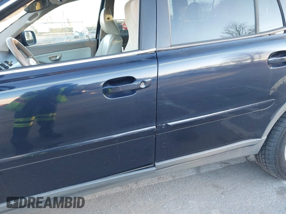 2007 Volvo XC90 I6 with VIN YV4CM982871343541, listed as a IAAI auction lot 41346415 with 201,297 mi miles and . Bid and sale history available at DreamBid. Image 12.