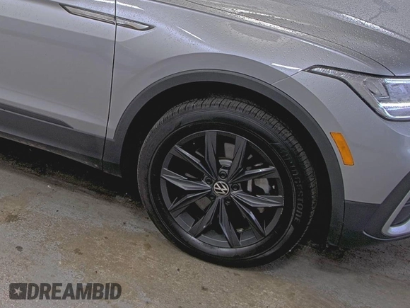 2024 Volkswagen Tiguan SE with VIN 3VV3B7AX5RM084940, listed as a IAAI auction lot 42774152 with 19,747 mi miles and . Bid and sale history available at DreamBid. Image 15.