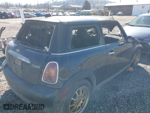 2008 MINI Hardtop with VIN WMWMF33508TU64051, listed as a IAAI auction lot 41485793 with Not Provided miles and . Bid and sale history available at DreamBid. Image 4.
