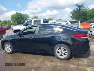 2017 Kia Optima LX z VIN 5XXGT4L35HG152515, wystawiony jako IAAI lot #42366917 z przebiegiem 102 256 mil mil oraz . Historia ofert i sprzedaży dostępna na DreamBid. Obrazek 14.