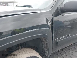 2007 Chevrolet Silverado 1500 LT w/1LT with VIN 1GCEK19J57Z513641, listed as a IAAI auction lot 41121044 with 225,809 mi miles. Bid and sale history available at carsss.com. Image 17.