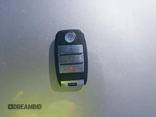 2016 Kia Optima EX z VIN 5XXGU4L31GG064220, wystawiony jako IAAI lot #39443639 z przebiegiem 98 808 mil mil oraz . Historia ofert i sprzedaży dostępna na DreamBid. Obrazek 11.