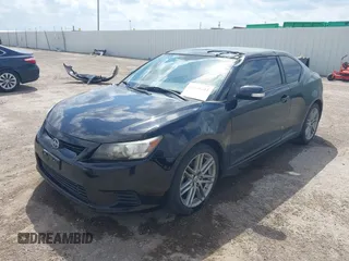 2013 Scion tC z VIN JTKJF5C71D3054459, wystawiony jako IAAI lot #41776311 z przebiegiem 151 893 mil mil oraz . Historia ofert i sprzedaży dostępna na DreamBid. Obrazek 2.
