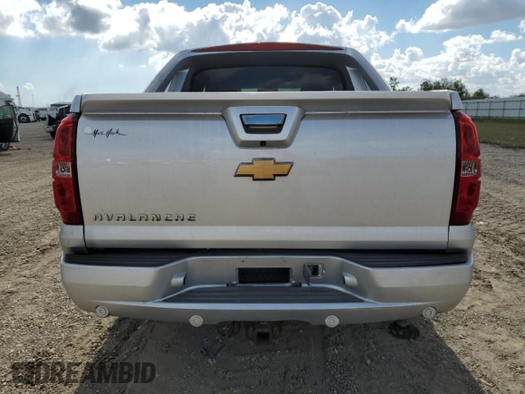 2013 Chevrolet Avalanche LT with VIN 3GNMCFE00DG149926, listed as a Copart auction lot 77456344 with 136,504 mi miles and Salvage Title. Bid and sale history available at DreamBid. Image 6.