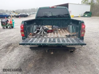 2006 Chevrolet Silverado 1500 LT2 with VIN 2GCEC13Z761319227, listed as a IAAI auction lot 41791080 with 302,075 mi miles. Bid and sale history available at carsss.com. Image 8.
