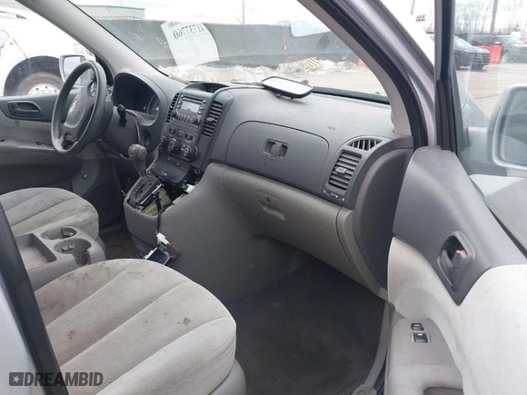 2008 Kia Sedona LX with VIN KNDMB233986220467, listed as a IAAI auction lot 41737760 with 162,866 mi miles. Bid and sale history available at carsss.com. Image 5.