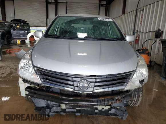 2010 Nissan Versa S z VIN 3N1BC1CP4AL362791, wystawiony jako Copart lot #53368785 z przebiegiem 141 934 mil mil oraz Szkoda całkowita • Salvage title. Historia ofert i sprzedaży dostępna na DreamBid. Obrazek 5.