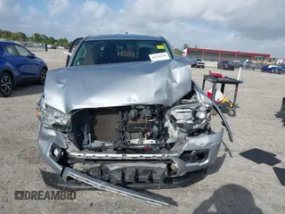 2017 Toyota Tacoma SR5 z VIN 5TFRZ5CN1HX042942, wystawiony jako IAAI lot #41719279 z przebiegiem 82 108 mil mil oraz . Historia ofert i sprzedaży dostępna na DreamBid. Obrazek 12.