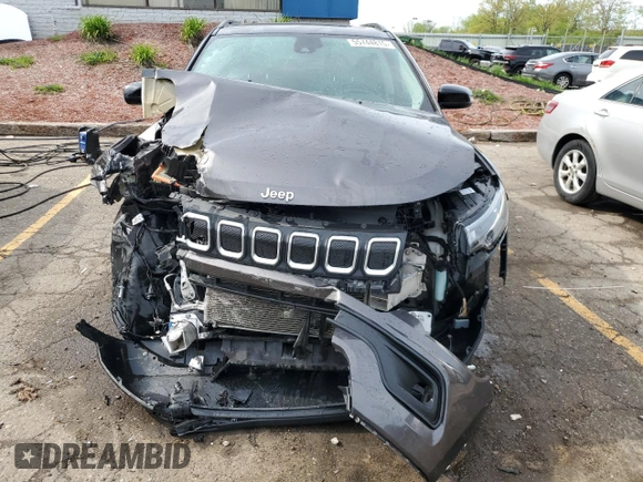 2022 Jeep Compass Latitude Lux with VIN 3C4NJDFB7NT109259, listed as a Copart auction lot 55744815 with 62,258 mi miles and Non repairable. Bid and sale history available at DreamBid. Image 5.