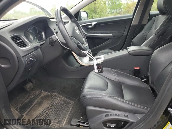 2018 Volvo S60 Dynamic z VIN YV126MFL8J2456490, wystawiony jako Copart lot #56557475 z przebiegiem 70 224 mil mil oraz Szkoda całkowita • Salvage title. Historia ofert i sprzedaży dostępna na DreamBid. Obrazek 7.