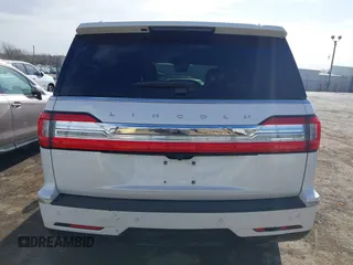 2019 Lincoln Navigator Reserve z VIN 5LMJJ2LT8KEL10852, wystawiony jako IAAI lot #41847832 z przebiegiem 88 437 mil mil oraz . Historia ofert i sprzedaży dostępna na DreamBid. Obrazek 16.