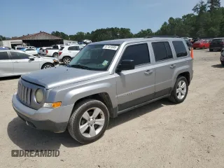 2016 Jeep Patriot Latitude z VIN 1C4NJPFA7GD543666, wystawiony jako Copart lot #57157035 z przebiegiem 128 060 mil mil oraz Szkoda całkowita • Salvage title. Historia ofert i sprzedaży dostępna na DreamBid. Obrazek 1.