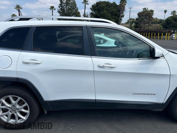 2017 Jeep Cherokee Latitude with VIN 1C4PJLCS9HD231686, listed as a Copart auction lot 51165265 with 125,518 mi miles and Clean Title. Bid and sale history available at carsss.com. Image 22.