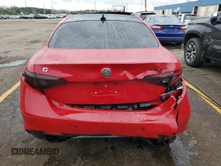 2022 Alfa Romeo Giulia Veloce z VIN ZARFANBN8N7665049, wystawiony jako Copart lot #73681754 z przebiegiem 33 500 mil mil oraz Nie do naprawy • Non repairable. Historia ofert i sprzedaży dostępna na DreamBid. Obrazek 6.