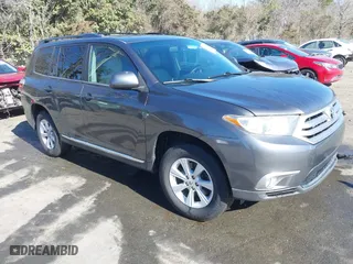 2011 Toyota Highlander with VIN 5TDZK3EH7BS037886, listed as a IAAI auction lot 41443267 with 196,435 mi miles. Bid and sale history available at carsss.com. Image 1.