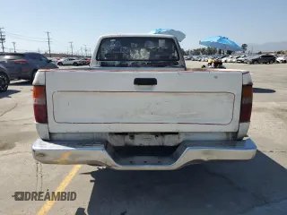 1989 Toyota Pickup z VIN JT4RN81R4K0003524, wystawiony jako Copart lot #56073845 z przebiegiem 153 704 mil mil oraz Tytuł czysty. Historia ofert i sprzedaży dostępna na DreamBid. Obrazek 6.