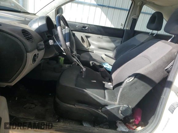 2000 Volkswagen Beetle GLS с VIN 3VWCD21C5YM472500, выставлен на аукционе Copart как лот 69537124 с пробегом 112 681 миль миль и Чистый • Clean title. История ставок и продаж доступна на DreamBid. Изображение 7.