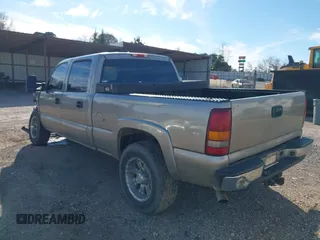 2003 GMC Sierra 1500HD SLE z VIN 1GTGK13U43F230834, wystawiony jako IAAI lot #41281221 z przebiegiem 213 362 mil mil oraz . Historia ofert i sprzedaży dostępna na DreamBid. Obrazek 3.