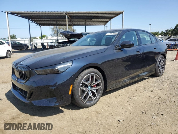 2024 BMW i5 eDrive40 z VIN WBY33FK04RCR21619, wystawiony jako Copart lot #71286594 z przebiegiem 6270 mil mil oraz Szkody całkowita. Historia ofert i sprzedaży dostępna na DreamBid. Obrazek 1.