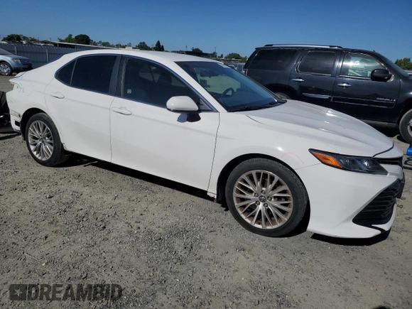 2018 Toyota Camry LE z VIN JTNB11HK2J3001972, wystawiony jako Copart lot #58079565 z przebiegiem 90 841 mil mil oraz Szkoda całkowita • Salvage title. Historia ofert i sprzedaży dostępna na DreamBid. Obrazek 4.