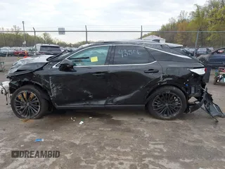 2024 Lexus RX 350 z VIN 2T2BAMCA0RC082117, wystawiony jako IAAI lot #42008294 z przebiegiem 6 576 mil mil oraz . Historia ofert i sprzedaży dostępna na DreamBid. Obrazek 13.