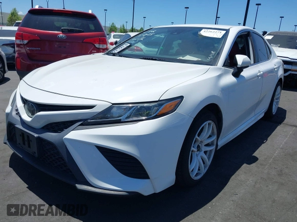 2019 Toyota Camry LE z VIN 4T1B11HK6KU754349, wystawiony jako IAAI lot #42262271 z przebiegiem 77 312 mil mil oraz . Historia ofert i sprzedaży dostępna na DreamBid. Obrazek 2.