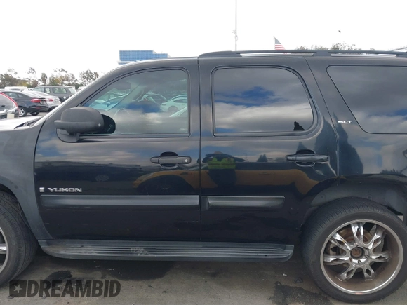 2008 GMC Yukon SLT w/4SB with VIN 1GKFC13078R161685, listed as a IAAI auction lot 41539964 with 267,744 mi miles. Bid and sale history available at carsss.com. Image 13.