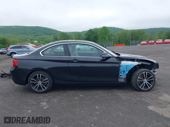 2020 BMW 2 Series 230i xDrive z VIN WBA2J3C02L7E63806, wystawiony jako IAAI lot #42270821 z przebiegiem 28 277 mil mil oraz . Historia ofert i sprzedaży dostępna na DreamBid. Obrazek 14.