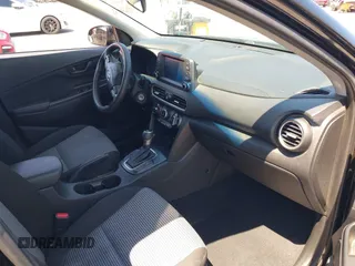 2021 Hyundai Kona SE с VIN KM8K12AA7MU687240, выставлен на аукционе IAAI как лот 42216710 с пробегом 108 063 миль миль и . История ставок и продаж доступна на DreamBid. Изображение 5.
