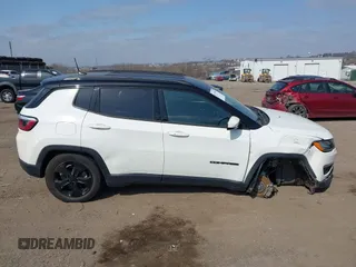 2018 Jeep Compass Latitude with VIN 3C4NJDBB2JT457535, listed as a IAAI auction lot 41797591 with 34,026 mi miles. Bid and sale history available at carsss.com. Image 14.