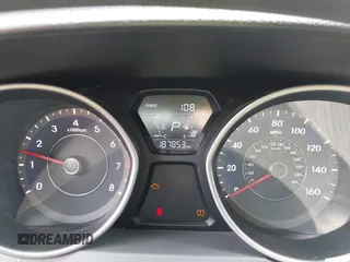 2014 Hyundai Elantra SE z VIN 5NPDH4AE3EH465796, wystawiony jako IAAI lot #42448535 z przebiegiem 187 853 mil mil oraz . Historia ofert i sprzedaży dostępna na DreamBid. Obrazek 7.