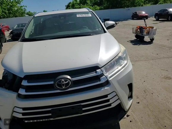 2017 Toyota Highlander XLE with VIN 5TDJZRFH9HS473495, listed as a Copart auction lot 57057035 with 123,709 mi miles and Clean title. Bid and sale history available at DreamBid. Image 14.