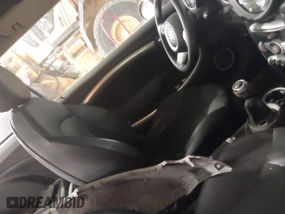 2008 MINI Hardtop S with VIN WMWMF73568TT89766, listed as a IAAI auction lot 42717545 with Not provided miles and . Bid and sale history available at DreamBid. Image 5.