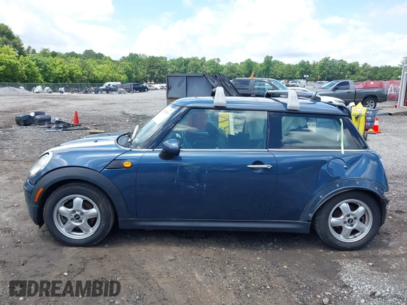 2009 MINI Hardtop with VIN WMWMF33509TU74290, listed as a IAAI auction lot 42538919 with 104,209 mi miles and . Bid and sale history available at DreamBid. Image 14.