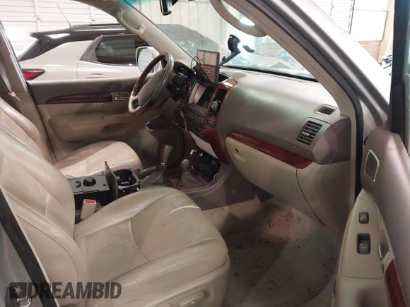 2008 Lexus GX 470 with VIN JTJBT20X980159326, listed as a IAAI auction lot 41764696 with 207,233 mi miles. Bid and sale history available at carsss.com. Image 5.