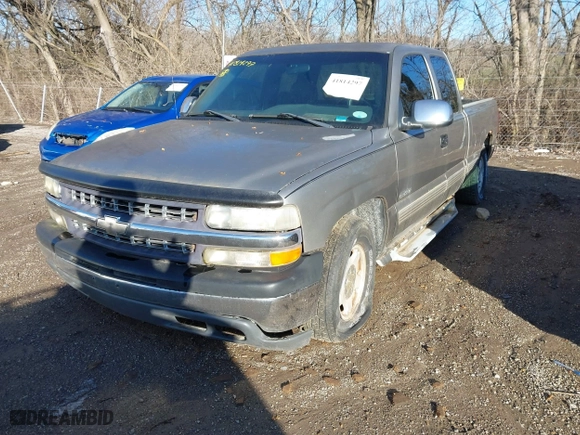 2000 Chevrolet Silverado 1500 LS with VIN 2GCEC19TXY1399466, listed as a IAAI auction lot 41814297 with 275,725 mi miles. Bid and sale history available at carsss.com. Image 2.