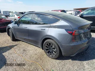 2022 Tesla Model Y Long Range z VIN 7SAYGDEE7NA006476, wystawiony jako IAAI lot #41894606 z przebiegiem 63 380 mil mil oraz . Historia ofert i sprzedaży dostępna na DreamBid. Obrazek 3.