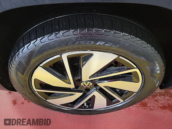 2024 Volkswagen Atlas SE with VIN 1V2HR2CA0RC555310, listed as a IAAI auction lot 42726962 with 18,978 mi miles and . Bid and sale history available at DreamBid. Image 21.