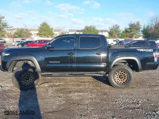 2022 Toyota Tacoma 4WD SR with VIN 3TMCZ5AN1NM479690, listed as a IAAI auction lot 41090208 with 26,481 mi miles. Bid and sale history available at carsss.com. Image 14.