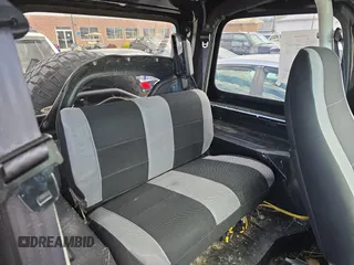 1993 Jeep Wrangler S z VIN 1J4FY19P5PP261872, wystawiony jako Copart lot #58435955 z przebiegiem 127 959 mil mil oraz Czysty tytuł • Clean title. Historia ofert i sprzedaży dostępna na DreamBid. Obrazek 6.