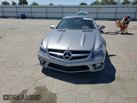 2011 Mercedes-Benz SL 550 z VIN WDBSK7BA8BF161437, wystawiony jako Copart lot #58439805 z przebiegiem 110 606 mil mil oraz Szkoda całkowita • Salvage title. Historia ofert i sprzedaży dostępna na DreamBid. Obrazek 13.