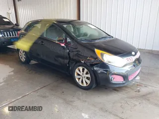 2013 Kia Rio SX z VIN KNADN5A34D6214224, wystawiony jako IAAI lot #42393406 z przebiegiem 105 460 mil mil oraz . Historia ofert i sprzedaży dostępna na DreamBid. Obrazek 1.