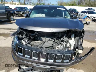 2018 Jeep Compass Latitude z VIN 3C4NJCBB4JT181594, wystawiony jako Copart lot #51822125 z przebiegiem 90 557 mil mil oraz Szkoda całkowita • Salvage title. Historia ofert i sprzedaży dostępna na DreamBid. Obrazek 5.