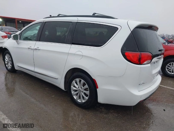 2017 Chrysler Pacifica Touring-L with VIN 2C4RC1BGXHR762543, listed as a IAAI auction lot 41447454 with NaN miles. Bid and sale history available at carsss.com. Image 3.