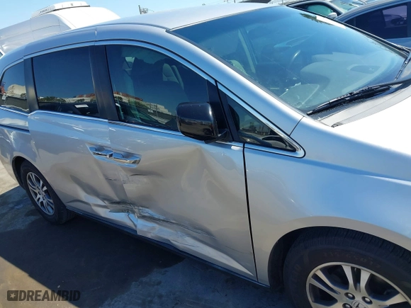 2012 Honda Odyssey EX with VIN 5FNRL5H48CB023003, listed as a IAAI auction lot 41975027 with 221,313 mi miles. Bid and sale history available at carsss.com. Image 6.
