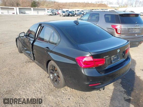 2016 BMW 3 Series 328i xDrive z VIN WBA8E3G50GNU01162, wystawiony jako IAAI lot #41934401 z przebiegiem 106 967 mil mil oraz . Historia ofert i sprzedaży dostępna na DreamBid. Obrazek 3.